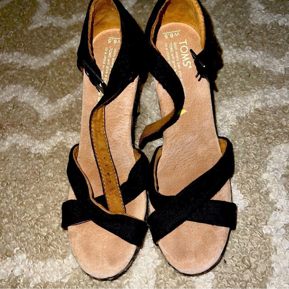 Tom’s sandals size 6.5 - Picture 1 of 5